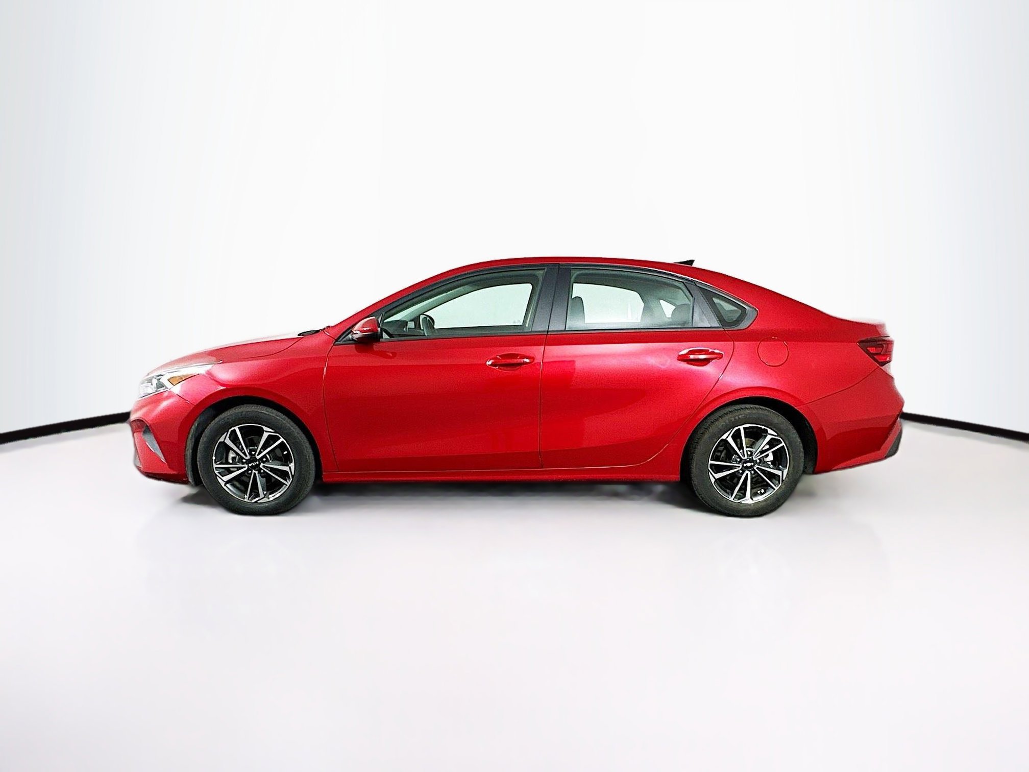 Used 2024 Kia Forte LXS image 4