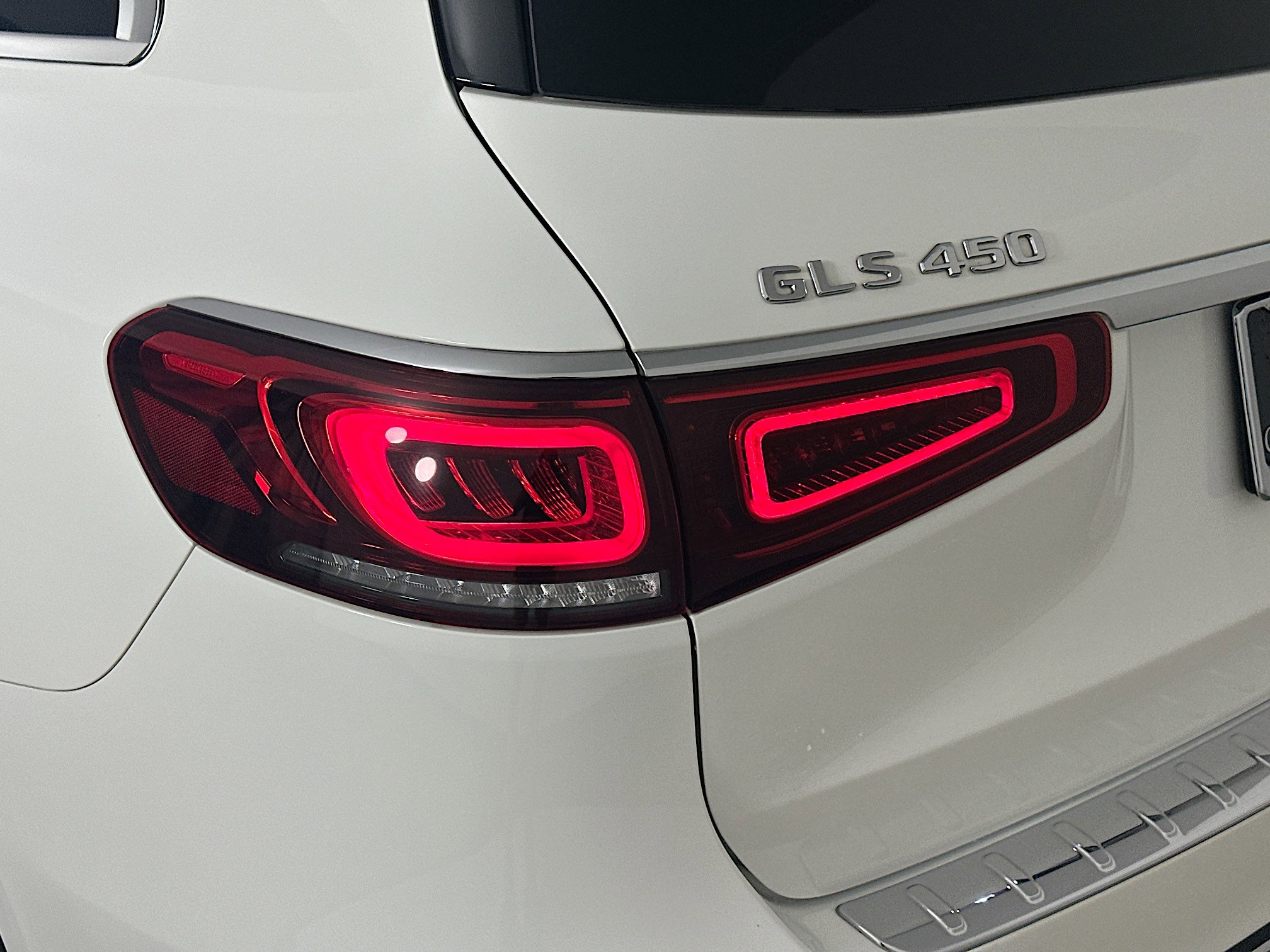 Used 2021 Mercedes-Benz GLS 450 4MATIC image 45