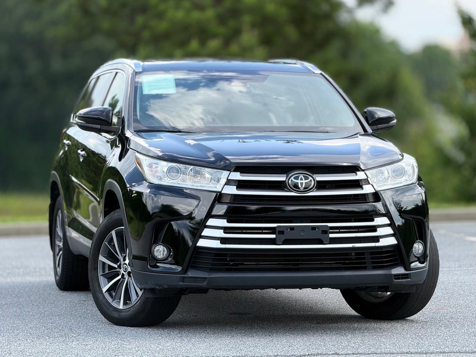 Used 2019 Toyota Highlander XLE AWD/4WD image 4