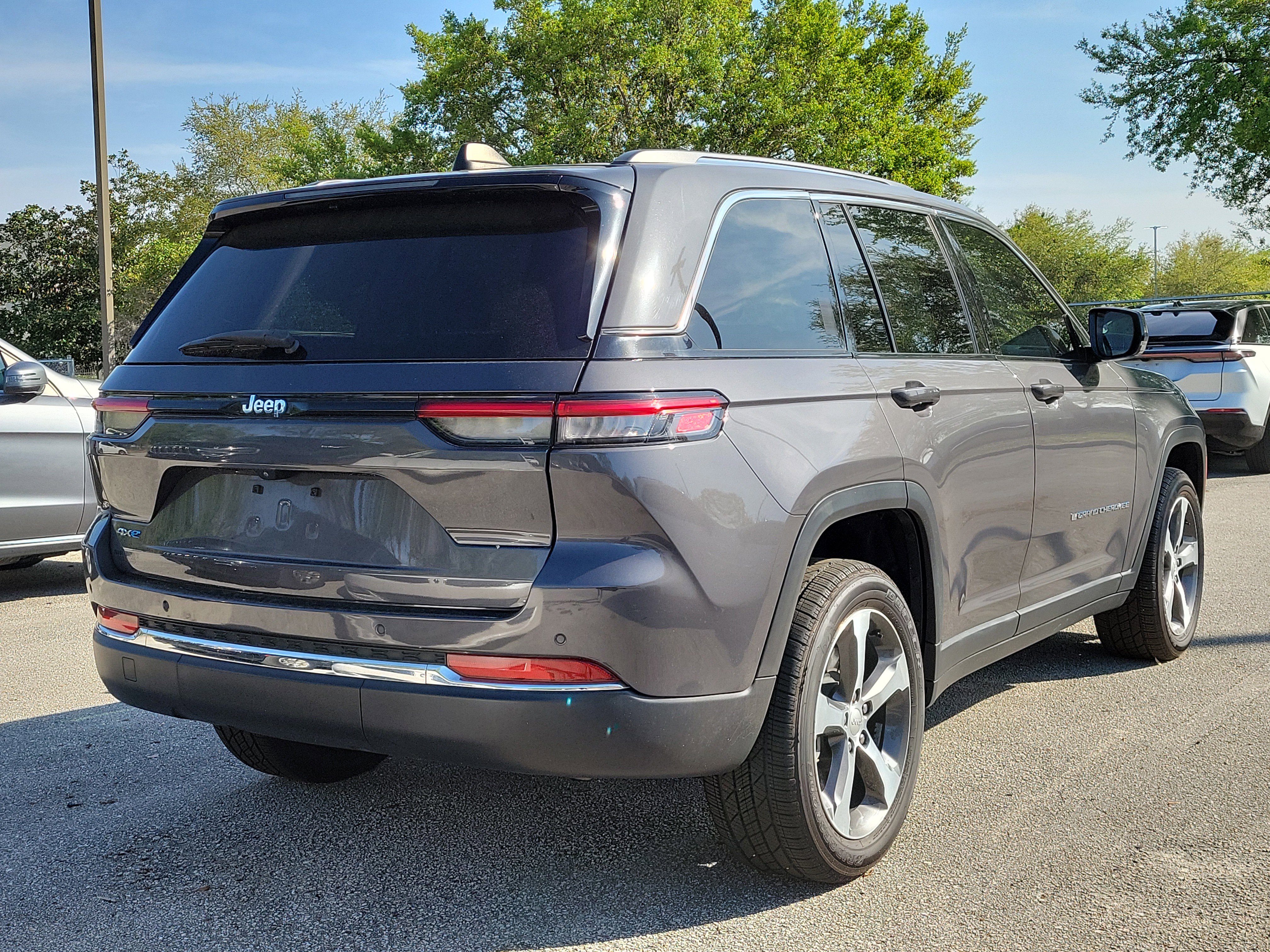 Used 2022 Jeep Grand Cherokee Limited 4xe image 7