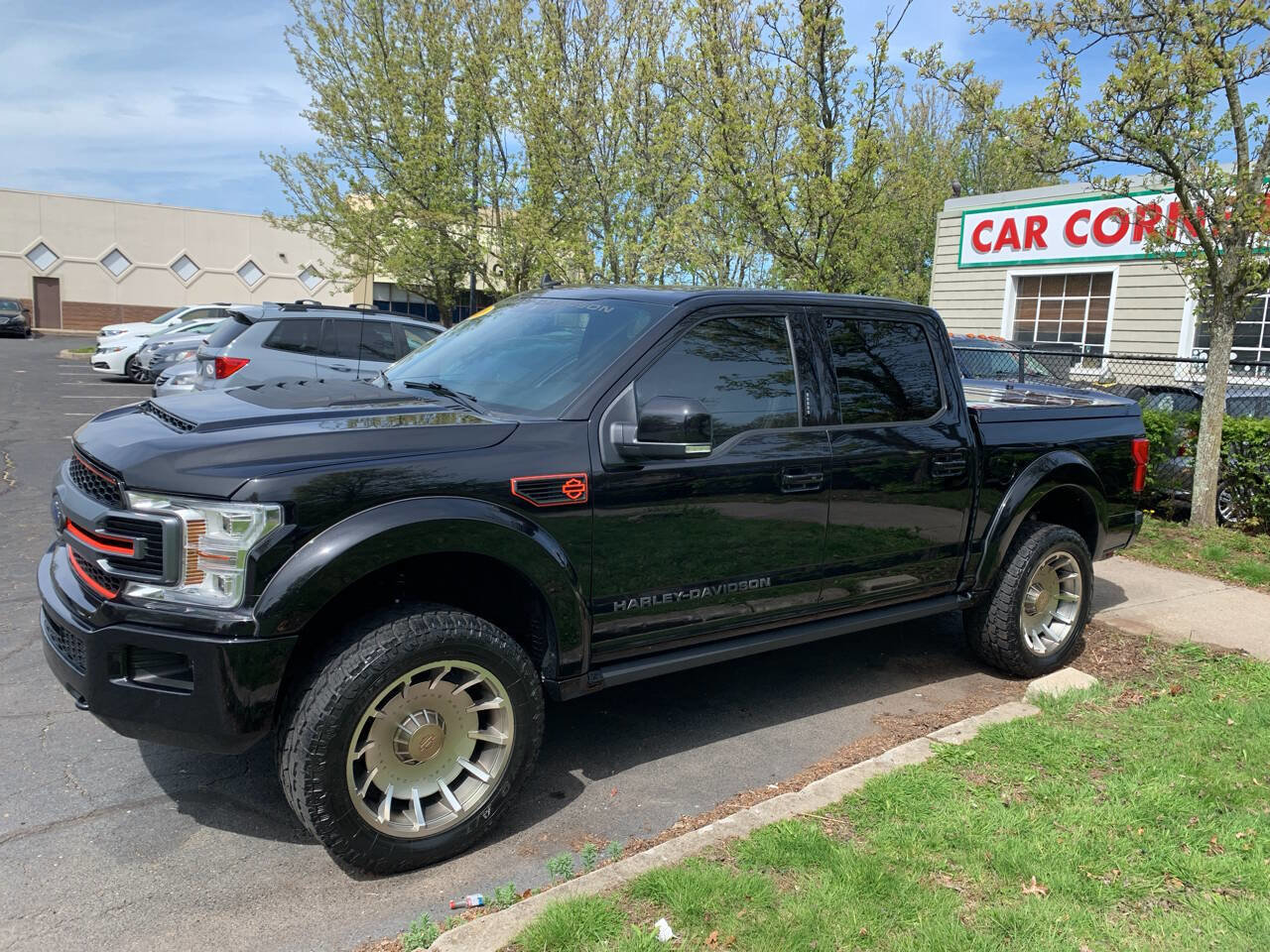 Used 2019 Ford F150 Lariat w/ Equipment Group 502A Luxury AWD/4WD image 10