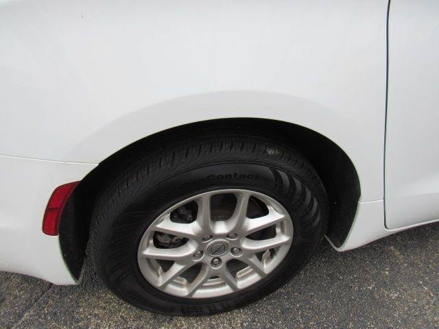 Used 2023 Chrysler Pacifica Touring FWD image 9