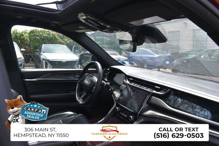 Used 2022 Jeep Grand Cherokee Overland w/ Luxury Tech Group IV AWD/4WD image 17