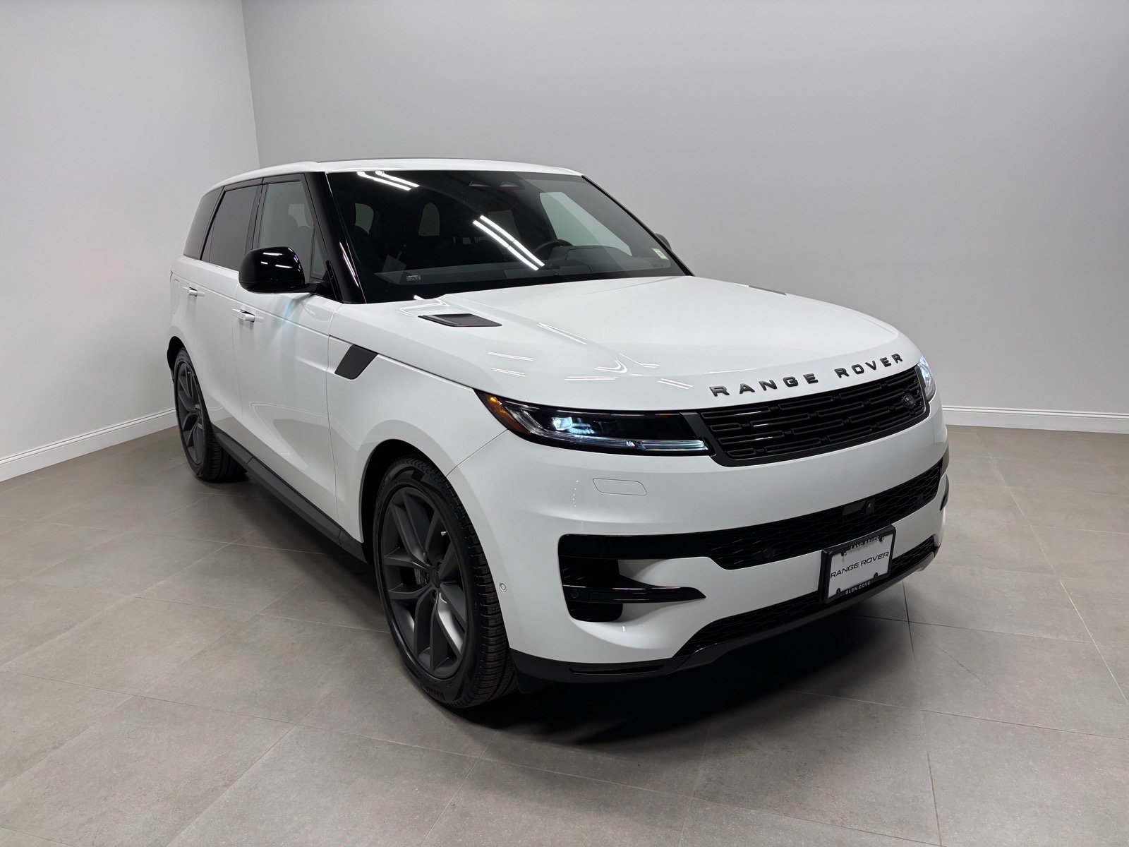 Used 2026 Land Rover Range Rover Sport SE AWD/4WD image 4