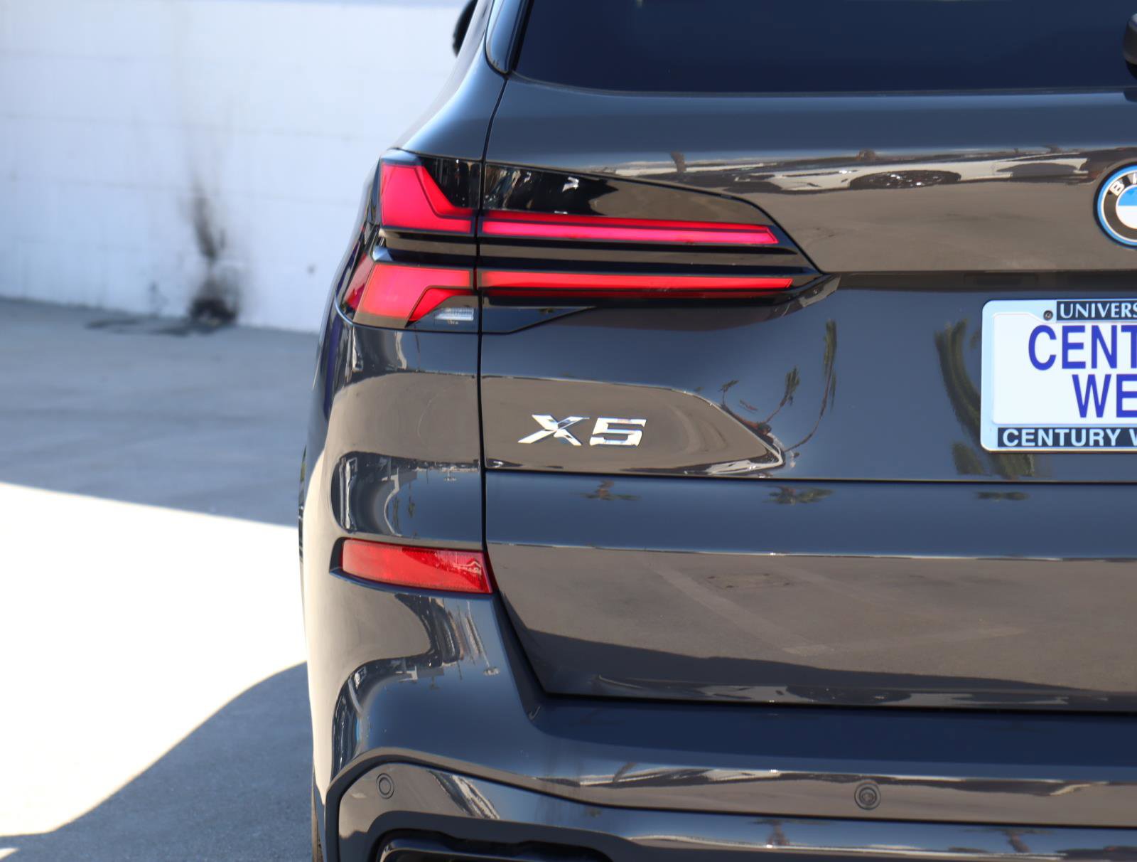 Used 2025 BMW X5 xDrive50e w/ M Sport Package image 5