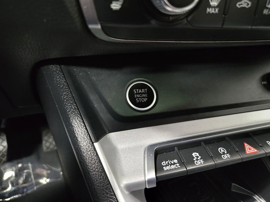 Used 2024 Audi Q3 2.0T Premium image 18