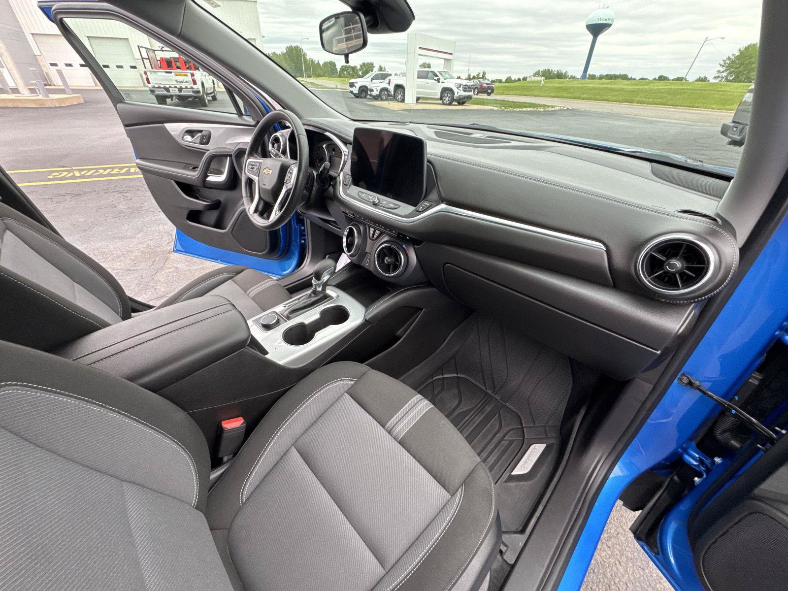 Used 2025 Chevrolet Blazer LT w/ LPO, Floor Liner Package FWD image 17