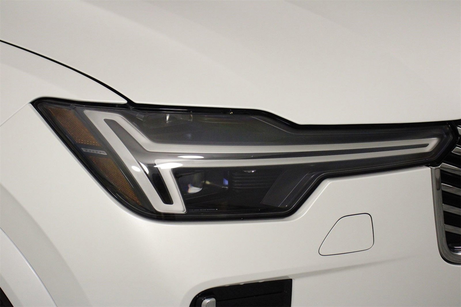 New 2025 Volvo XC90 B6 Plus image 14