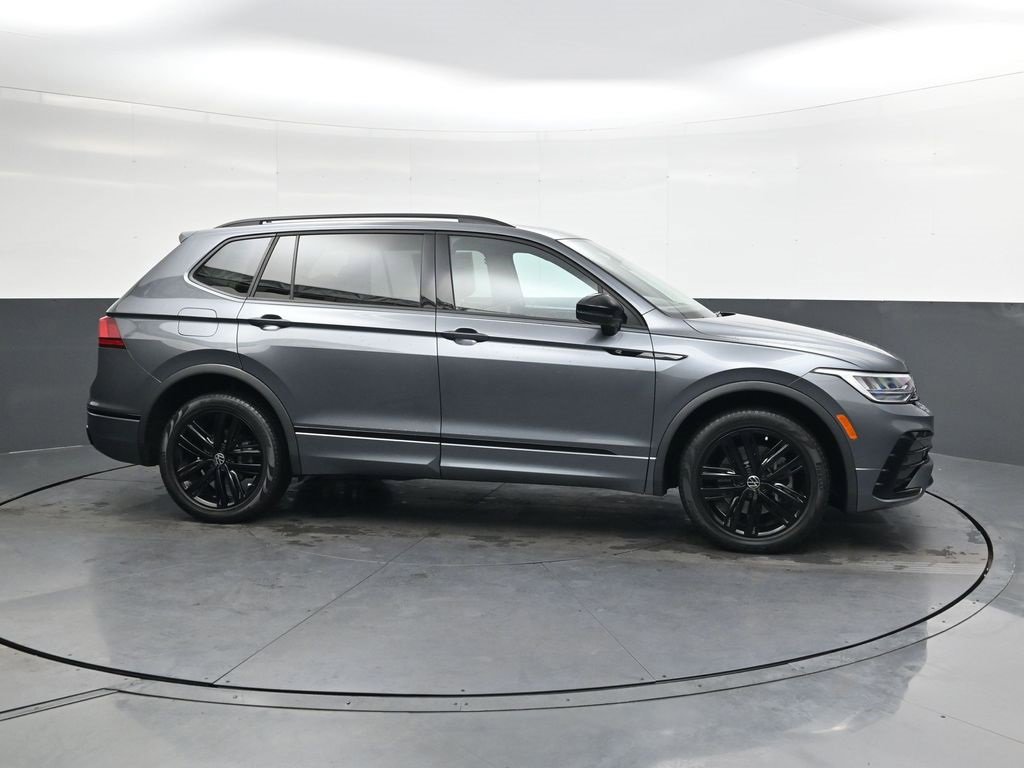 Used 2022 Volkswagen Tiguan SE R-Line image 3