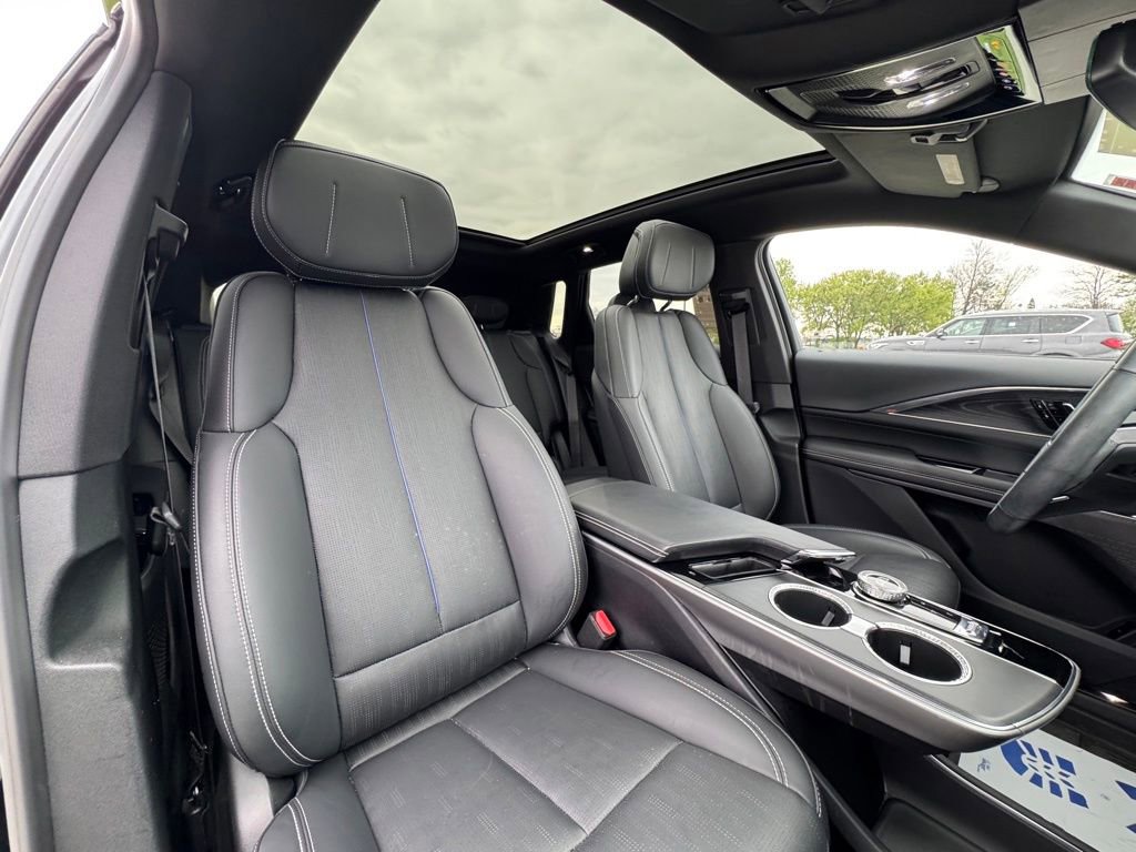 Certified 2024 Cadillac Lyriq Luxury image 30