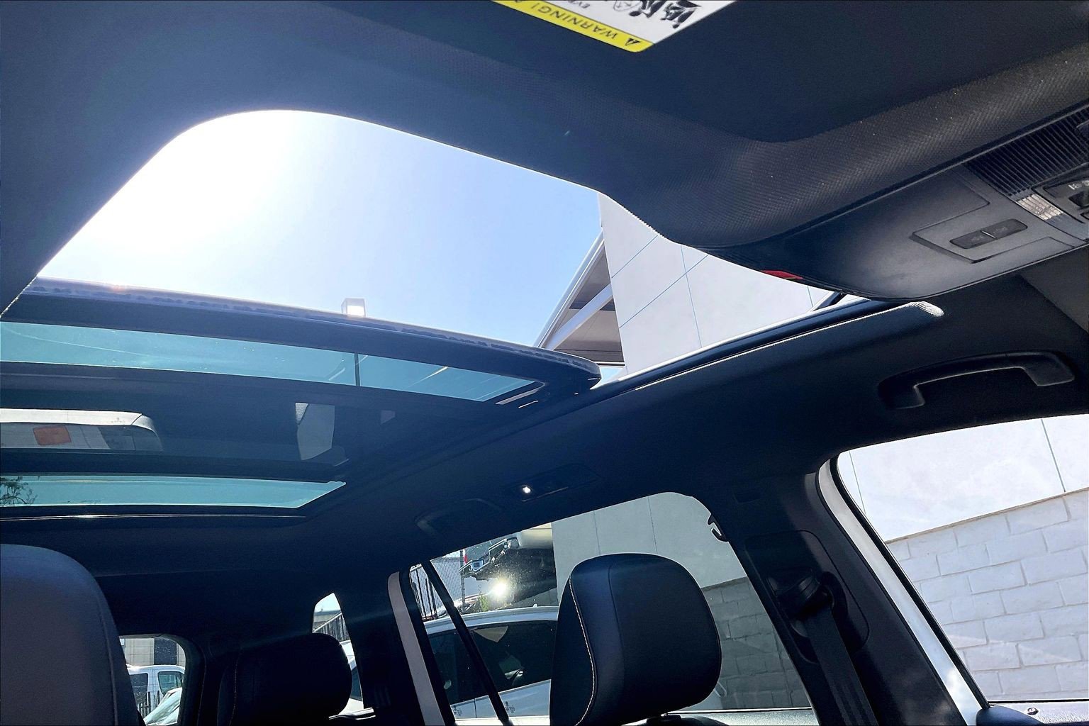 Certified 2022 Volkswagen Tiguan SE R-Line FWD image 29