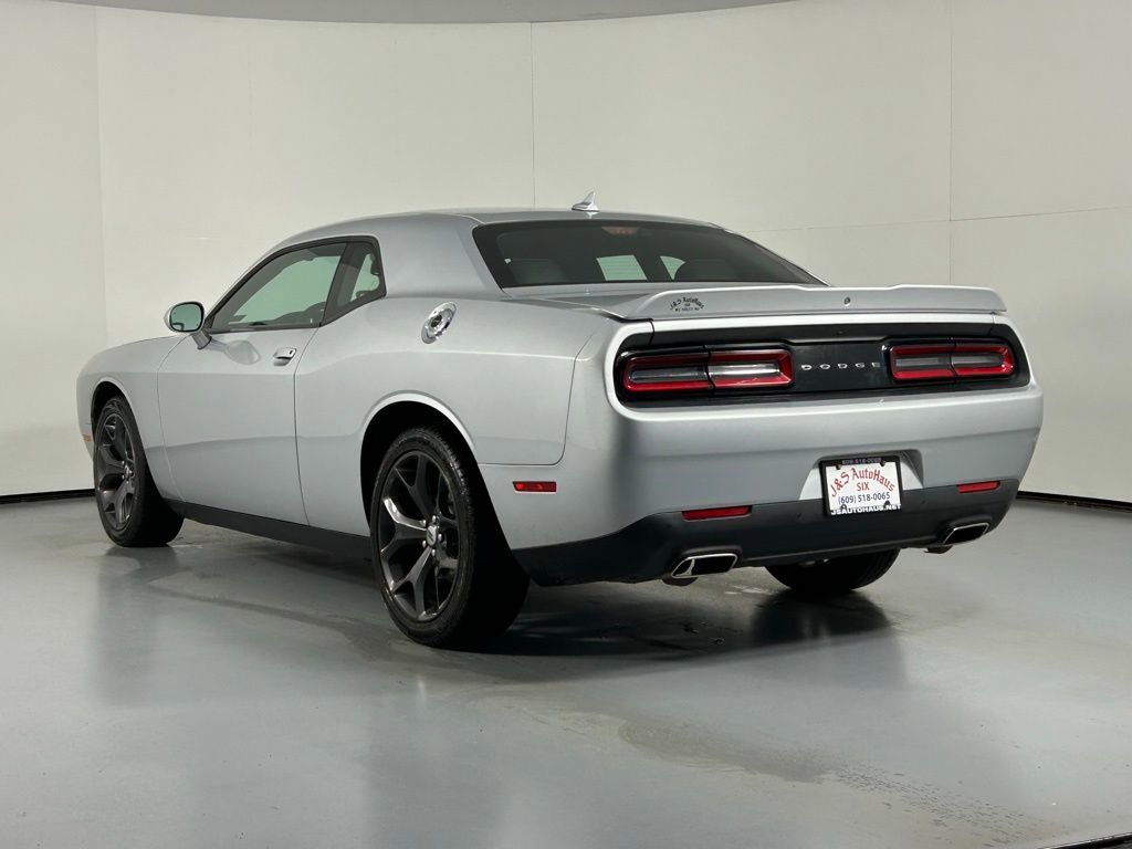 Used 2019 Dodge Challenger SXT w/ Plus Package RWD image 5