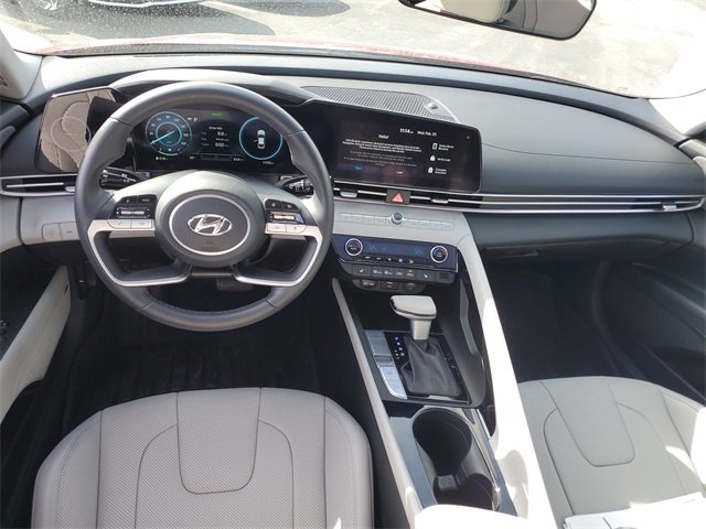 Used 2023 Hyundai Elantra Limited image 12