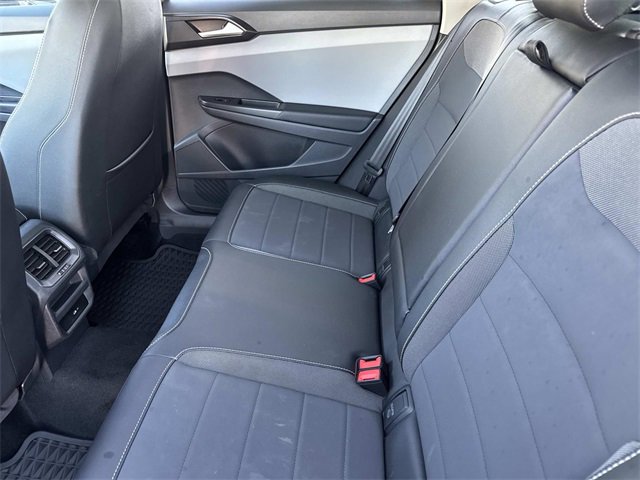 Used 2023 Volkswagen Taos SE w/ Panoramic Sunroof Package image 23