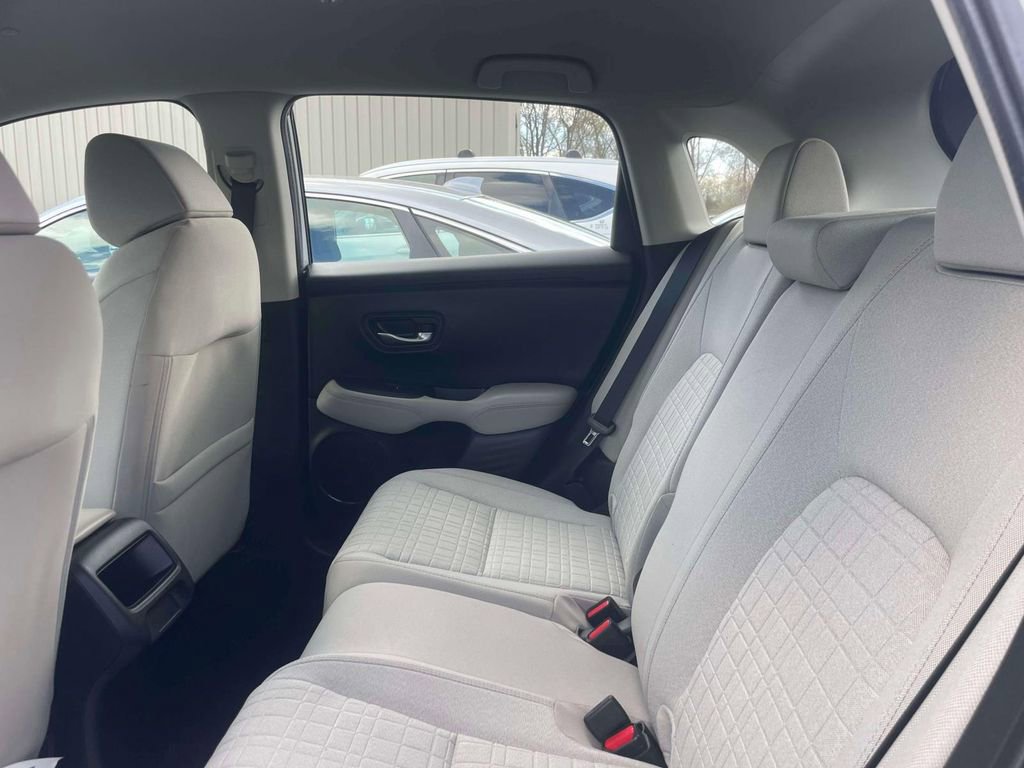 Certified 2023 Honda HR-V LX image 9