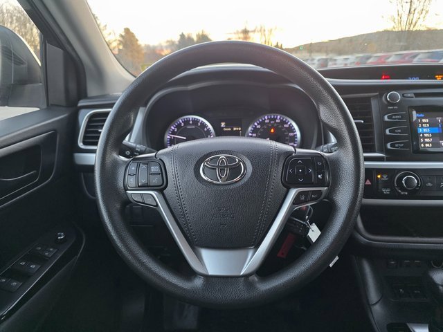 Used 2019 Toyota Highlander LE image 23