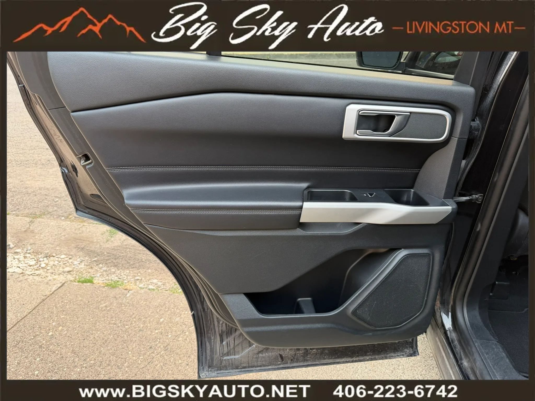 Used 2021 Ford Explorer XLT w/ Class III Trailer Tow Package AWD/4WD image 15