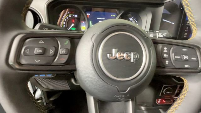 Used 2024 Jeep Wrangler Unlimited AWD/4WD image 24