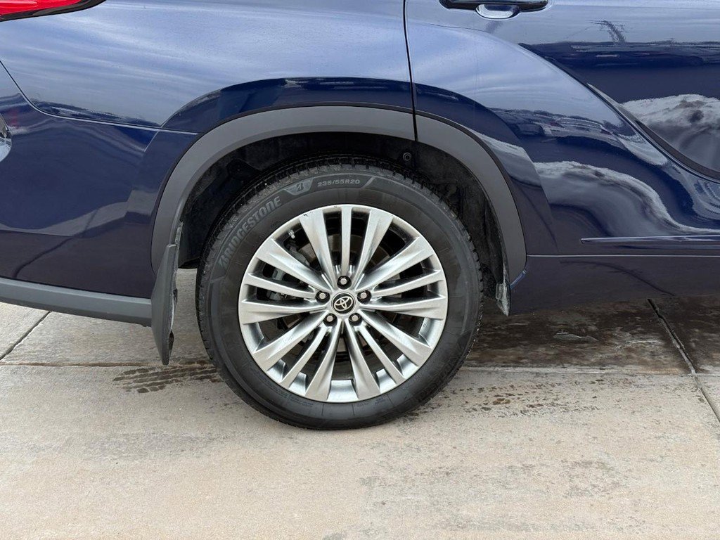 Certified 2022 Toyota Highlander Platinum image 6