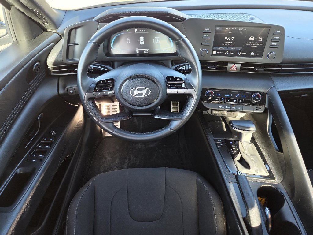 Used 2025 Hyundai Elantra Sport FWD image 24