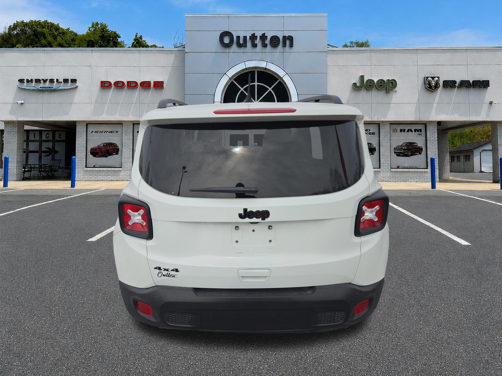 Certified 2023 Jeep Renegade Latitude AWD/4WD image 5