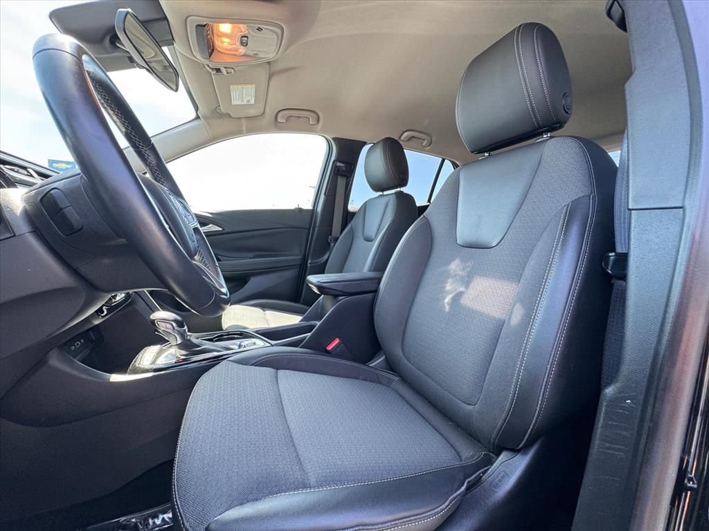 Used 2022 Buick Encore GX Select w/ Sport Touring Package FWD image 16