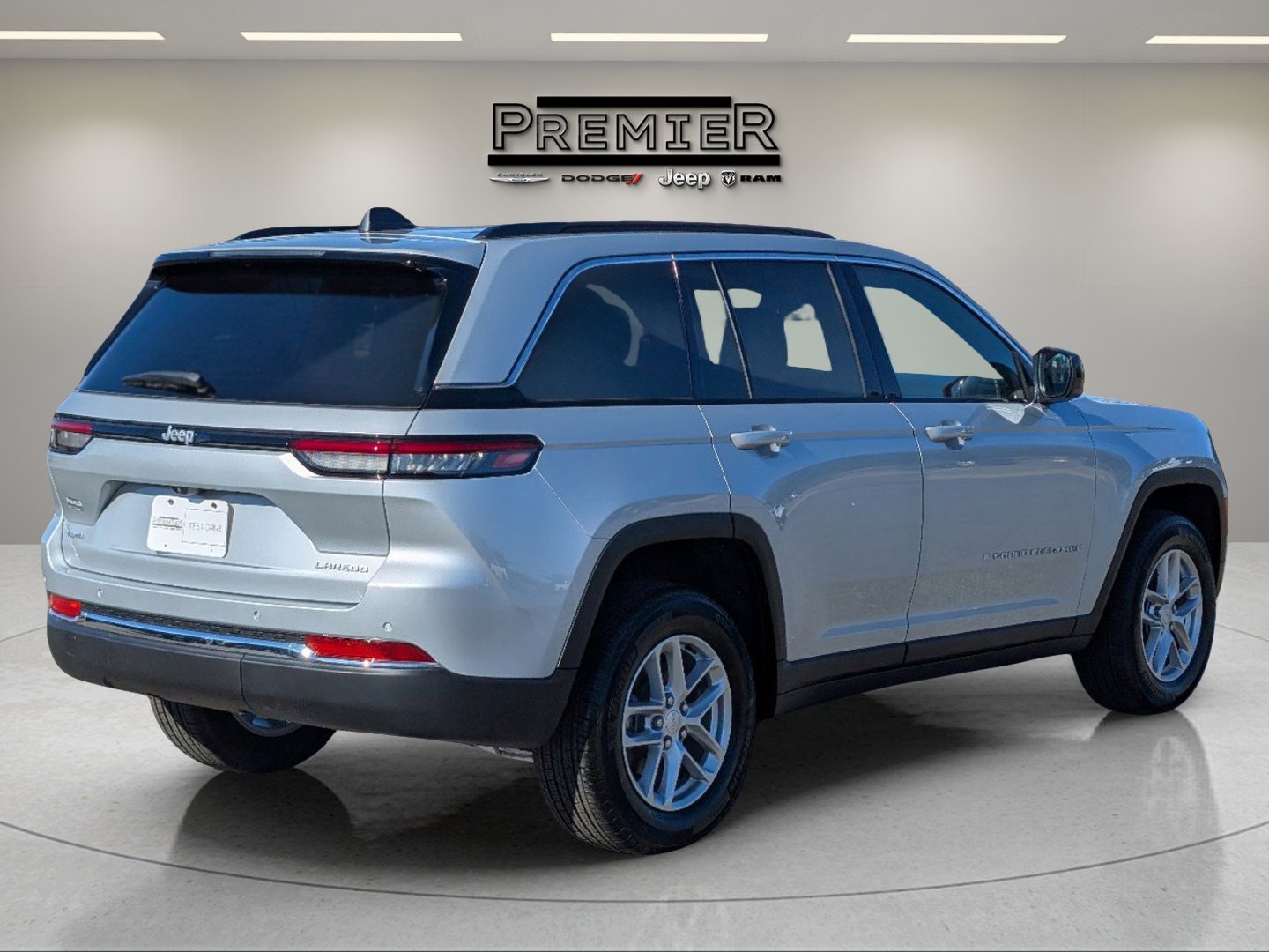 New 2024 Jeep Grand Cherokee Laredo X w/ Luxury Tech Group I image 6