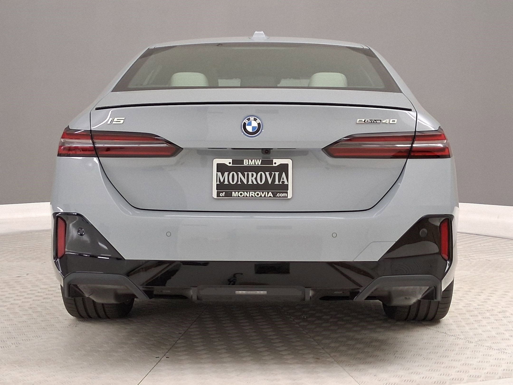New 2026 BMW i5 eDrive40 w/ M Sport Package RWD image 8