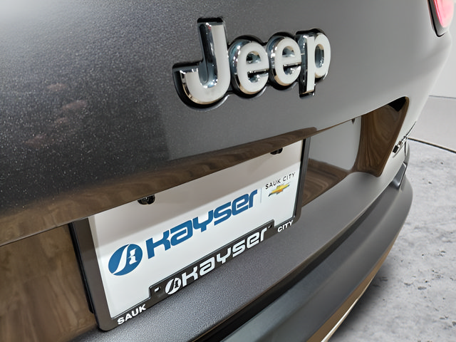Used 2022 Jeep Cherokee Limited AWD/4WD image 14