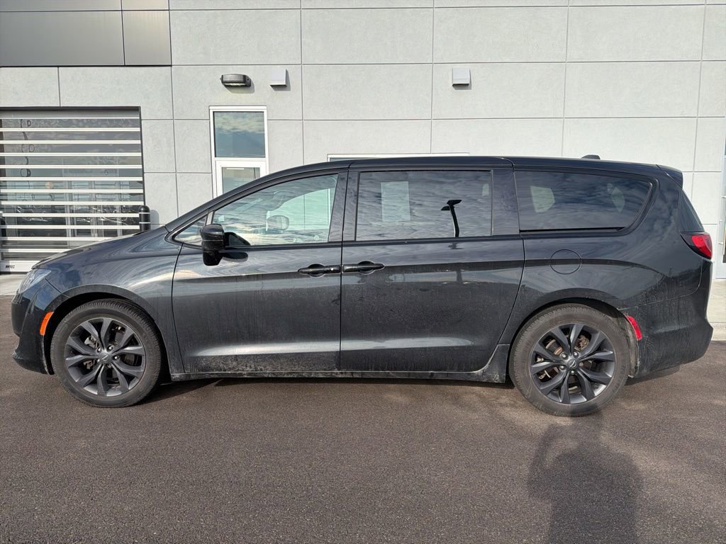 Used 2018 Chrysler Pacifica Touring Plus w/ S Appearance Package image 3
