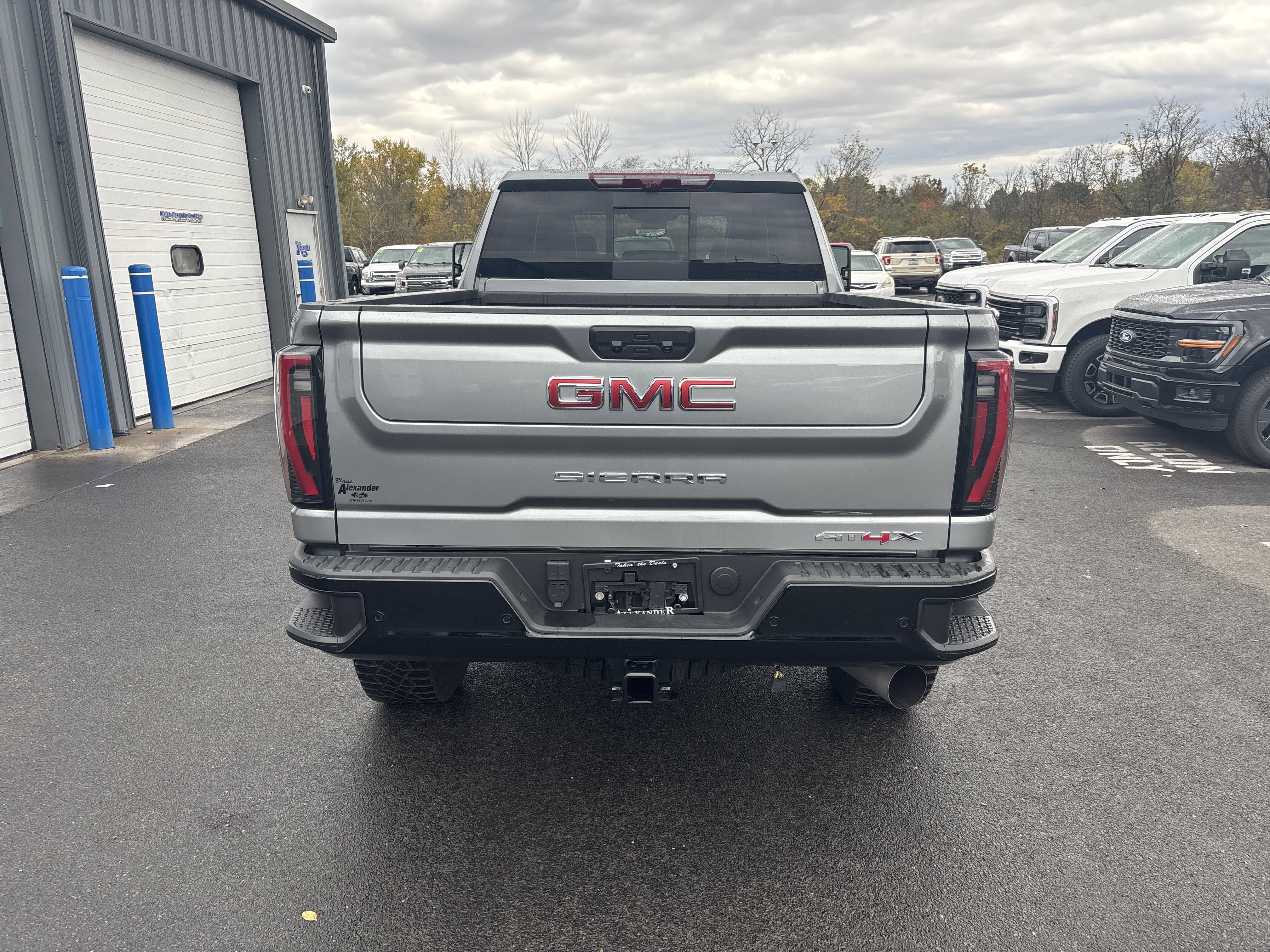 Used 2024 GMC Sierra 2500 AT4X video 4