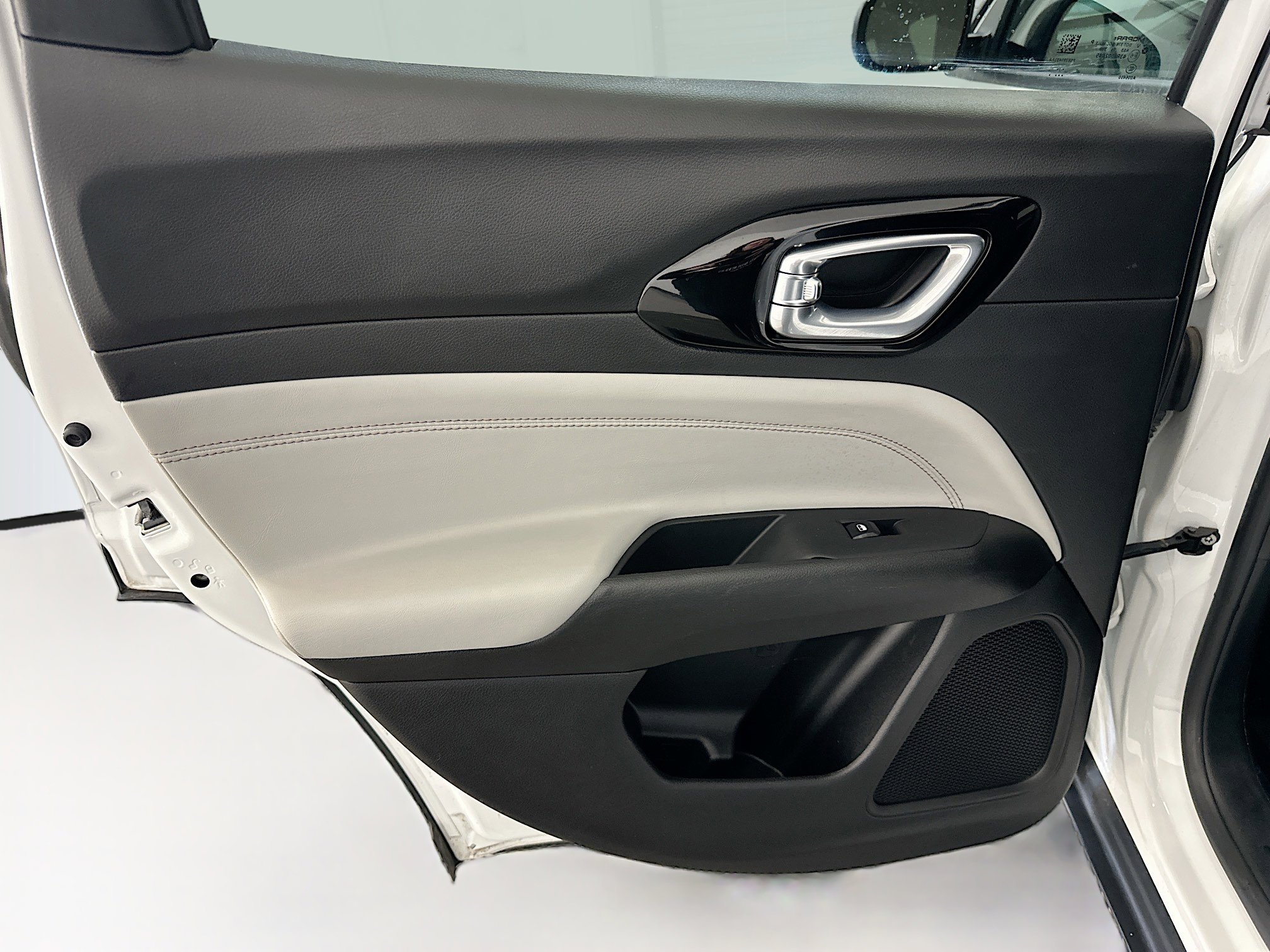 Used 2025 Jeep Compass Limited image 26