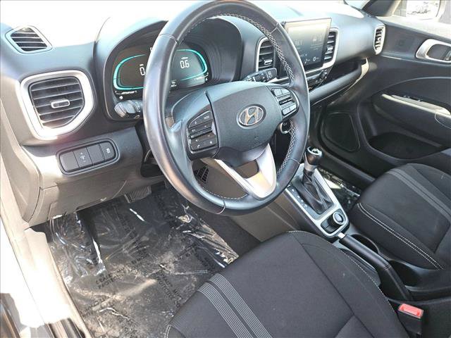 Certified 2025 Hyundai Venue SEL image 21