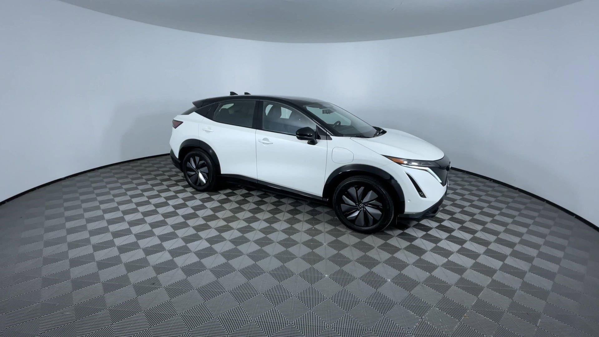 Certified 2024 Nissan Ariya AWD image 2