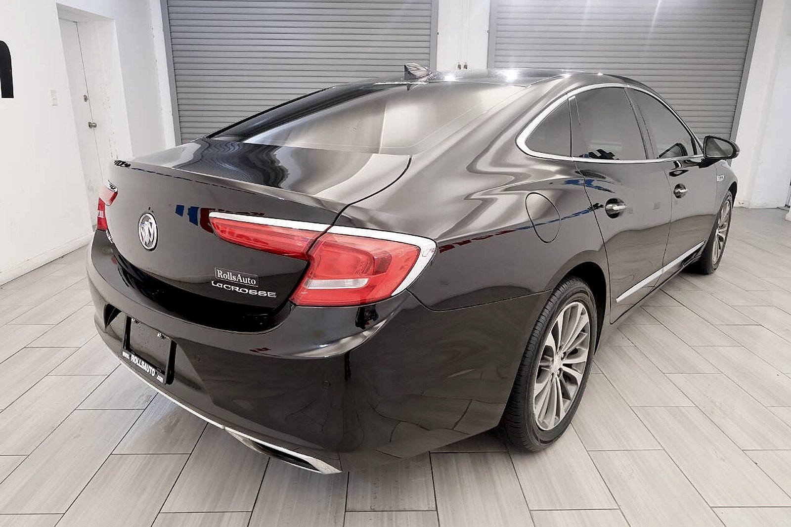 Used 2017 Buick LaCrosse Essence w/ Sun and Shade Package FWD image 5