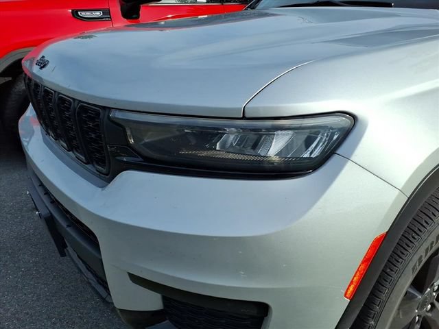 Used 2023 Jeep Grand Cherokee L Laredo AWD/4WD image 3