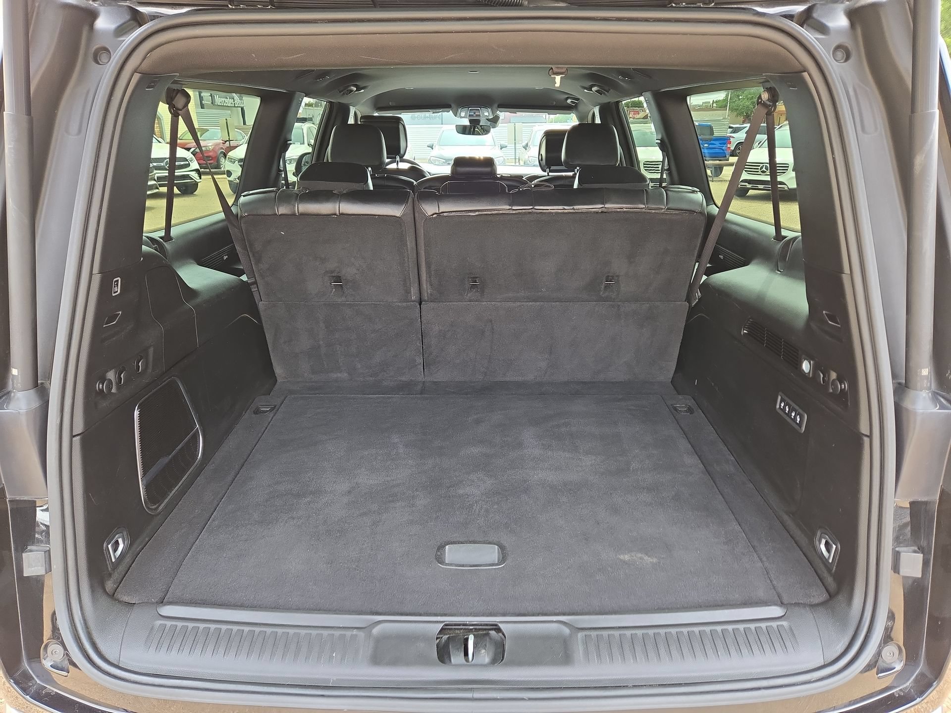 Used 2024 Jeep Wagoneer L Series III w/ Flexible Seating Group AWD/4WD image 12