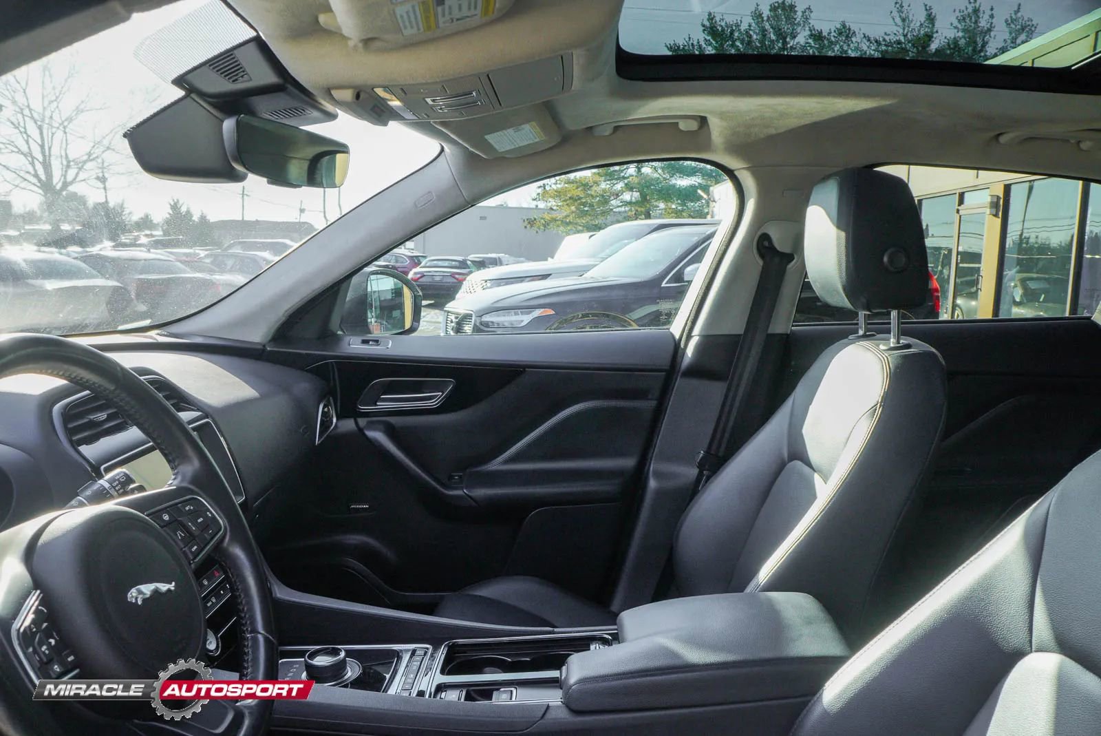 Used 2019 Jaguar F-PACE Premium image 20