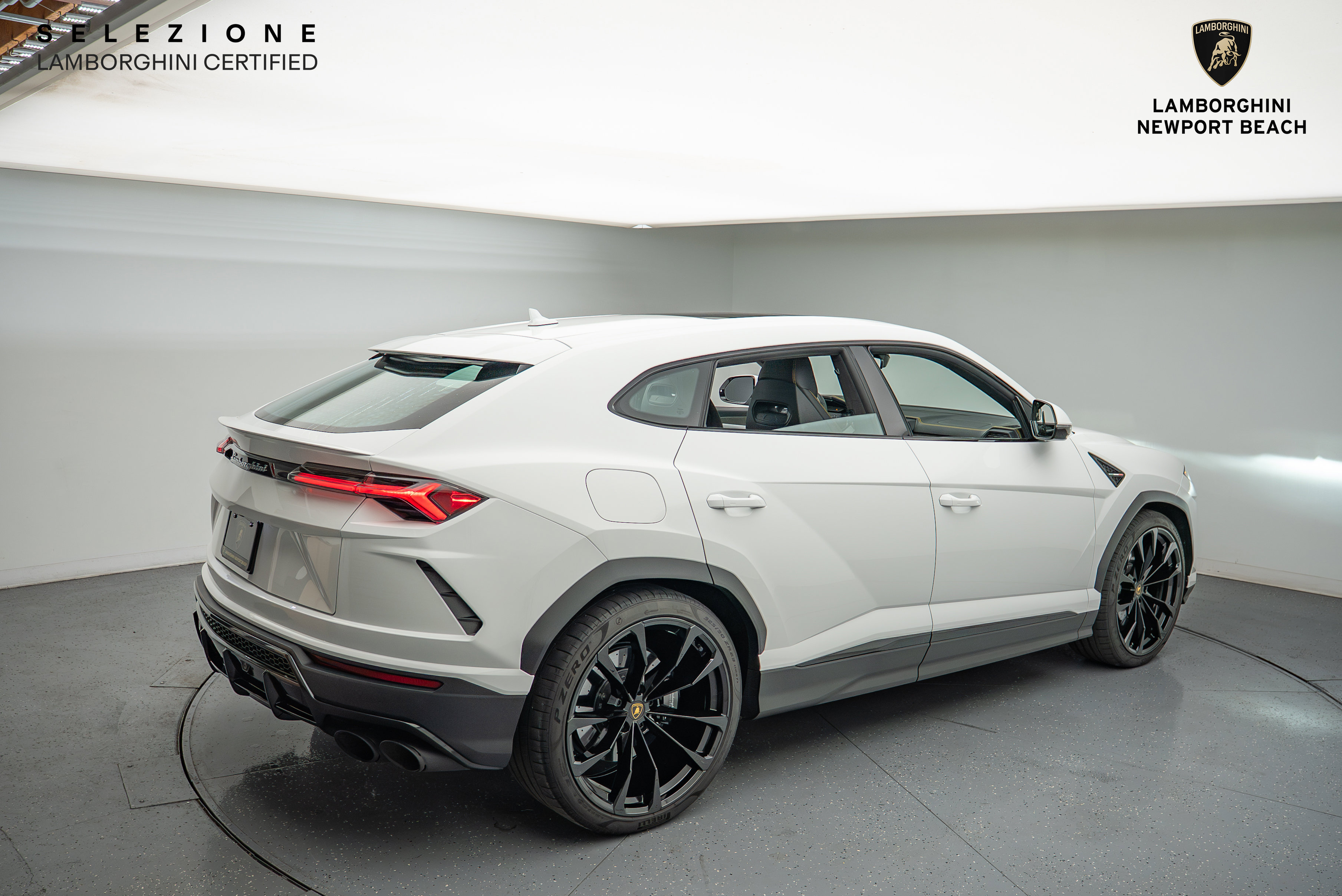Used 2022 Lamborghini Urus image 18