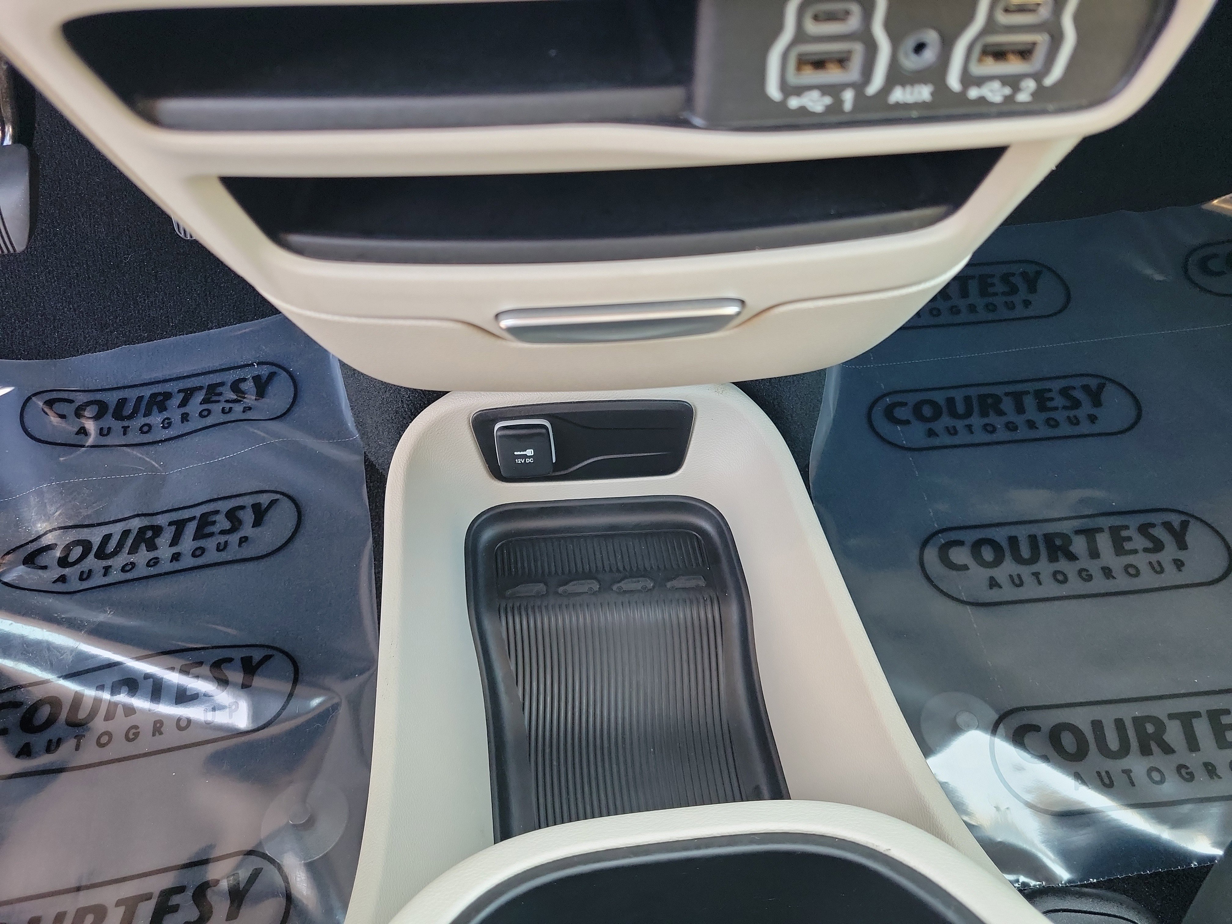 Used 2024 Chrysler Pacifica Touring-L image 34