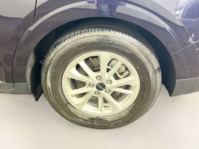 Used 2024 Kia Carnival LX image 23