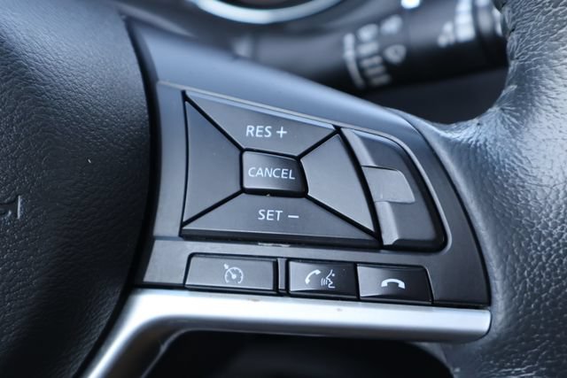 Used 2017 Nissan Rogue SV AWD/4WD image 6