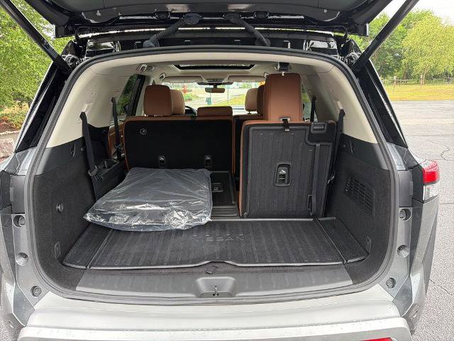 Certified 2024 Nissan Pathfinder Platinum w/ Cargo Package AWD/4WD image 18