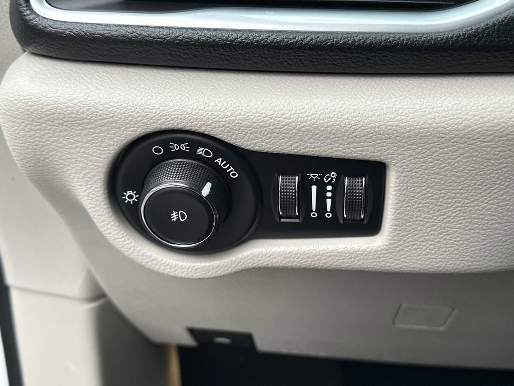 Used 2019 Chrysler Pacifica Limited image 22