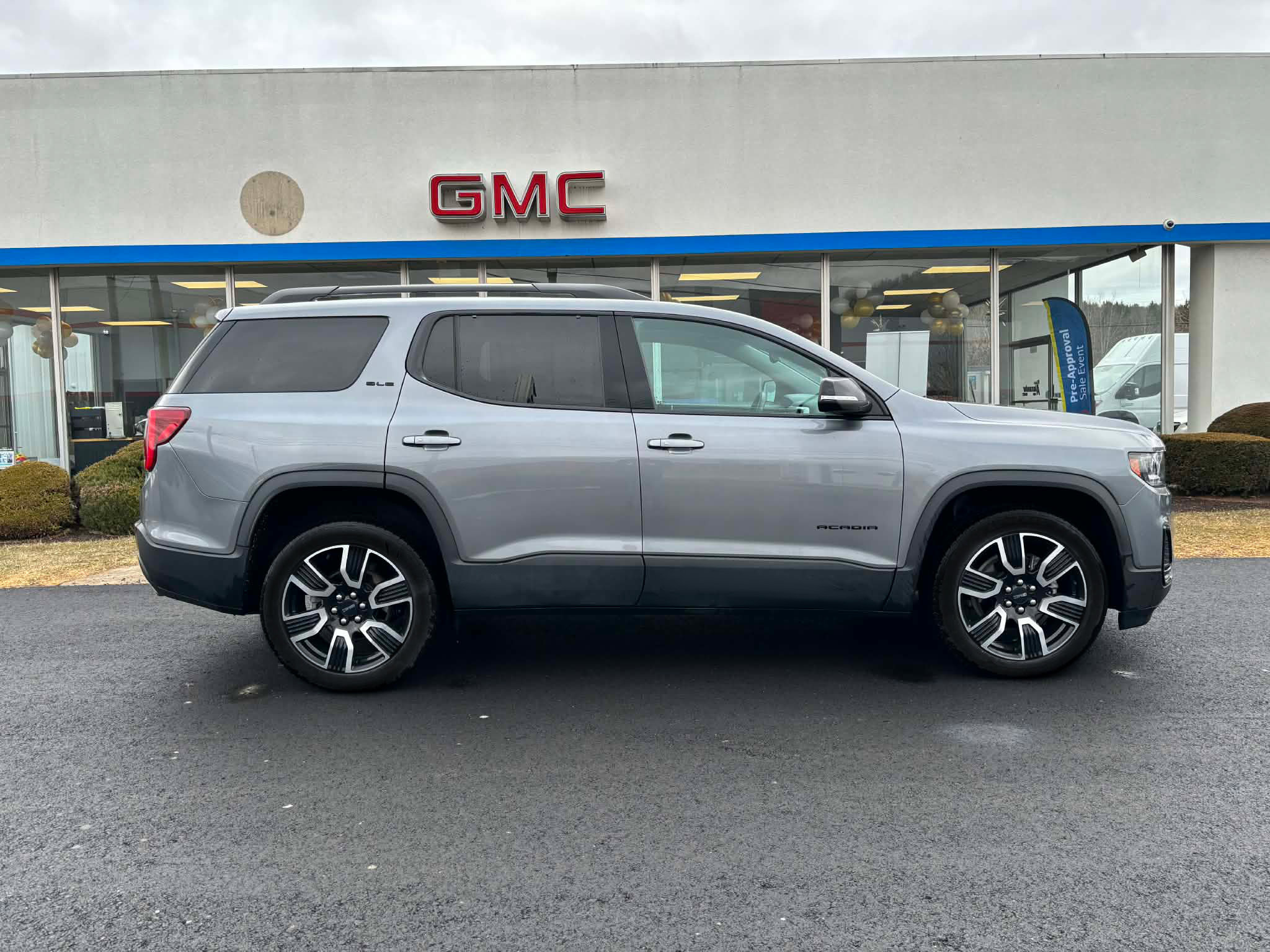 Used 2021 GMC Acadia SLE w/ Driver Convenience Package video 2