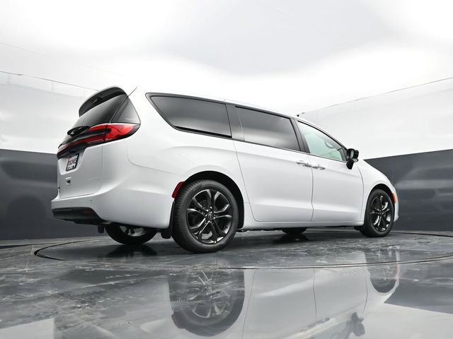 New 2026 Chrysler Pacifica Select image 58