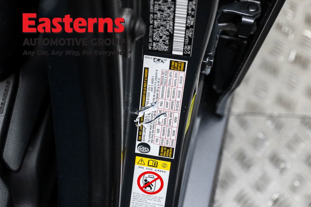 Used 2021 Toyota Prius Prime LE image 32