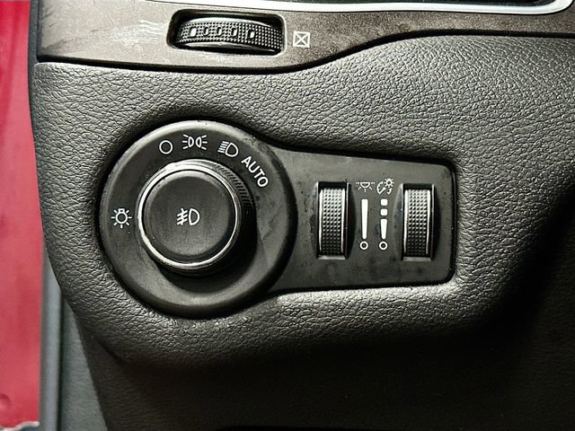 Used 2019 Jeep Cherokee Trailhawk w/ Cold Weather Group image 10