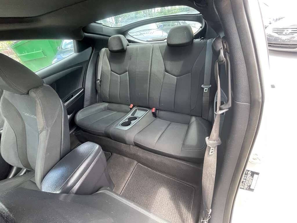 Used 2017 Hyundai Veloster Value Edition FWD image 10