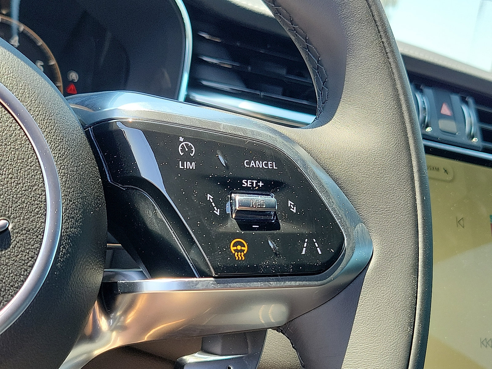Used 2025 Jaguar F-PACE R-Dynamic S AWD/4WD image 19